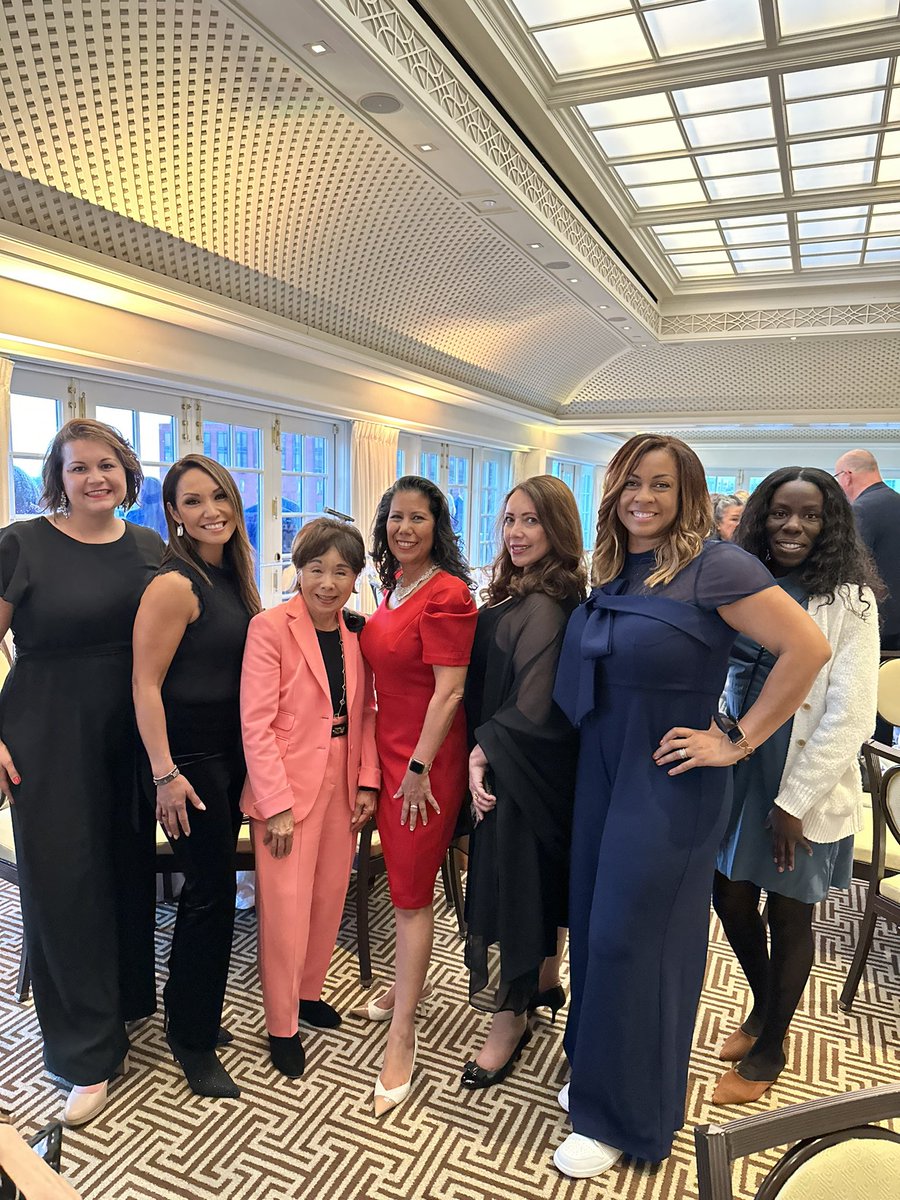 MGuerreroWSac's tweet photo. Beautiful evening with @cityofwestsac councilwomen & @DorisMatsui at @Metro_Chamber #captocap2023 https://t.co/Mx7ESHwxQK