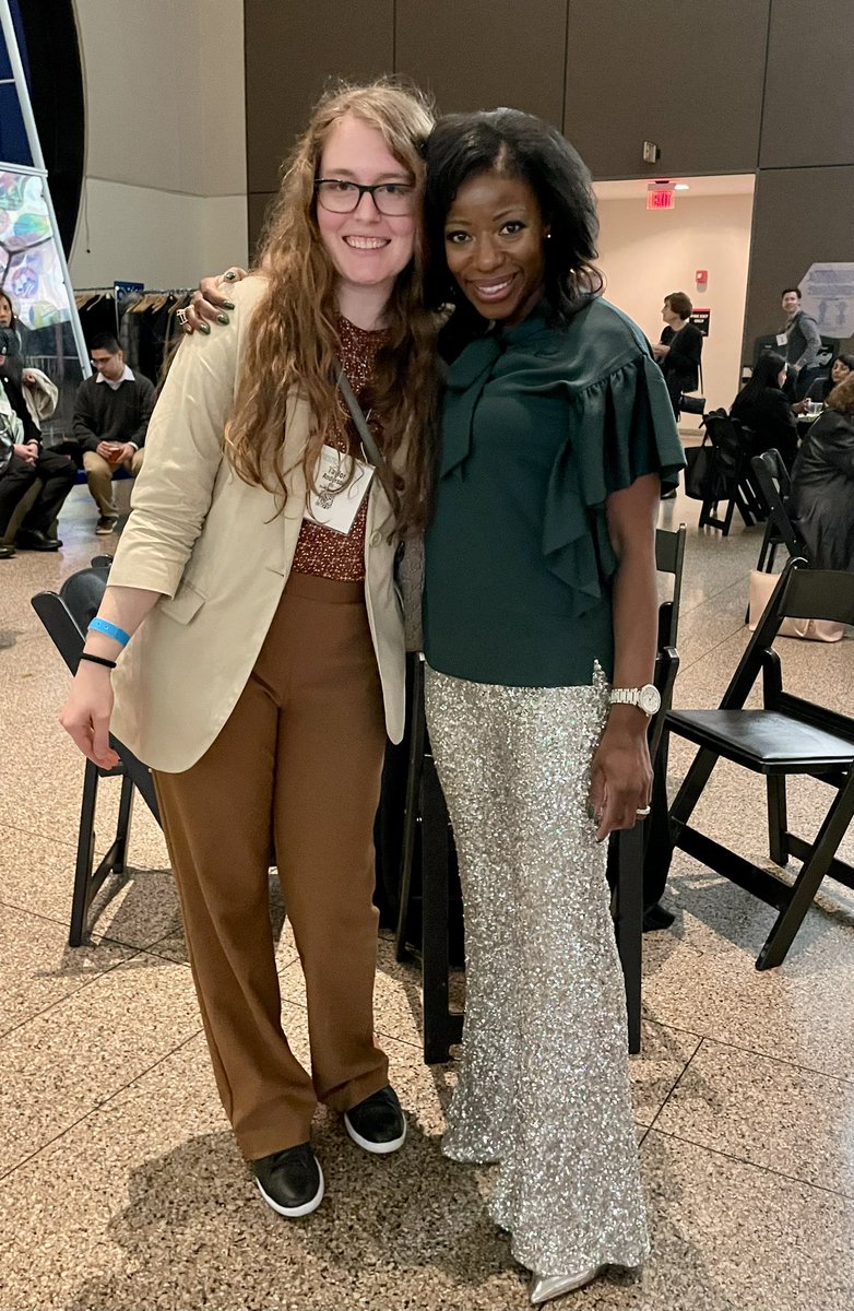 aiee_antonio's tweet photo. @DrHopeMO - your pants bring us joy! @AANmember @TRAndersonMD #AANAM Reception @WNGtweets @mhgr_neurores https://t.co/ch5lfaBZms