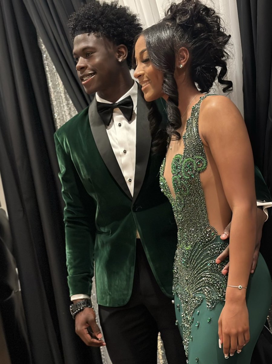 SportsBoyDs's tweet photo. What #Athletes look like at #Prom #AbsolutelyStunning @iam_ryanboyd @akashmoneyy1 #Str8CashHomie #MoneyGreen #ClassyNotFlashy https://t.co/HKWNfR5aKp