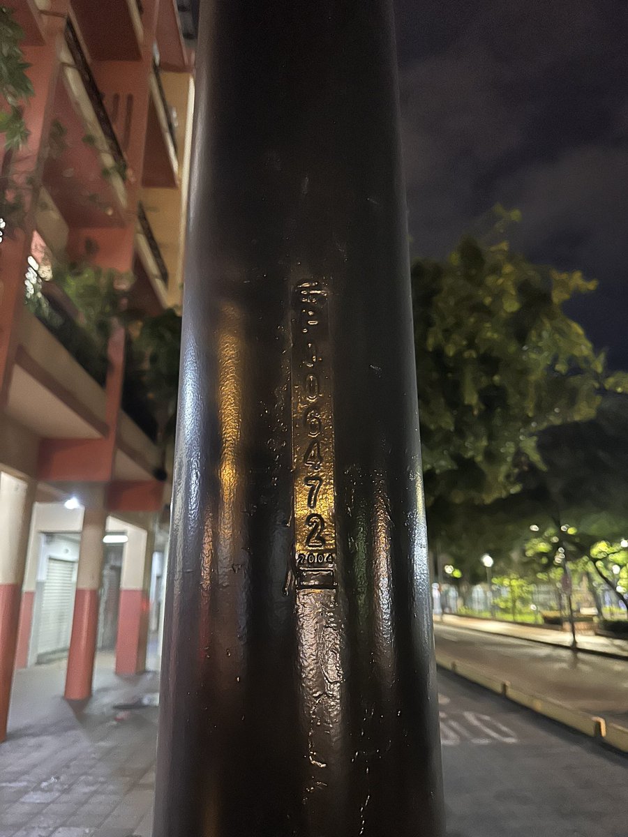 luisepontonm's tweet photo. Dejo aquí los números de poste se tomó de 3 pero son mucho de lado y lado, esperando la ayuda de la autoridad pertinente atte la comunidad @alcaldiagye  @ecuavisa @teleamazonasec @tctelevision @servicioscnelep @CNEL_EP 2/2 https://t.co/chZg2xg2zp