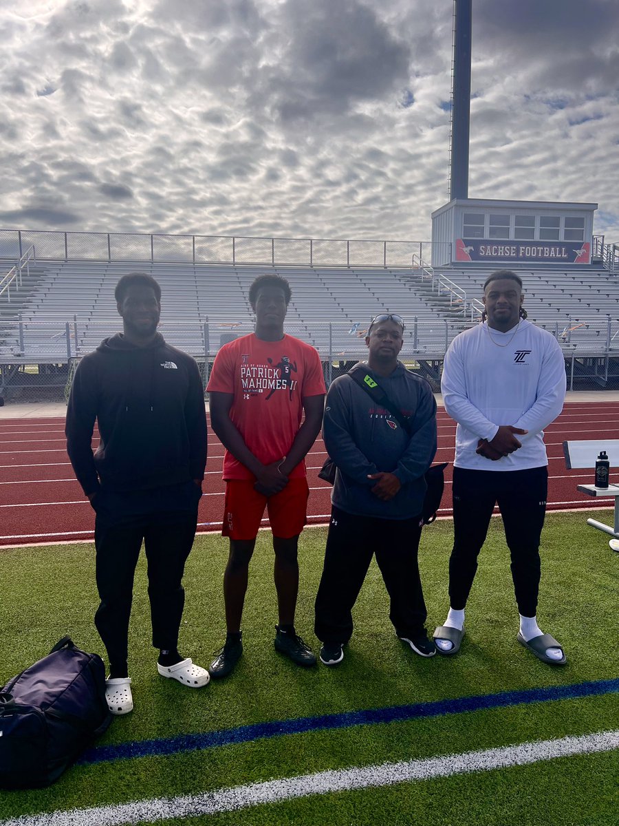 DynastyPA's tweet photo. DL Sunday School Speed work w/ my guys @OfiliAmechi1 (Tarleton St signee) @ofili_cheta (Texas Tech commit) &amp; @tylerlacy85 (2023 NFL Draft Prospect) https://t.co/9Kx3urtCYz