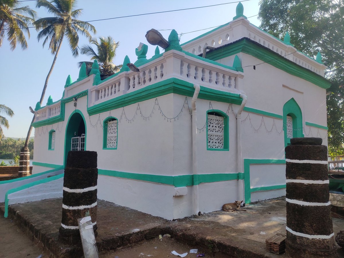 AKinjawdekar's tweet photo. Nestled between the rich red laterite soils of Surla, the aquatic expanse of River Mandovi, and a lush green forest, the masjid of Surla-Tar is one of the oldest surviving mosques in Goa, dating to the Adil Shah era.
.
.
#GoanHistory #GoanHeritage https://t.co/V3fNFngdCj