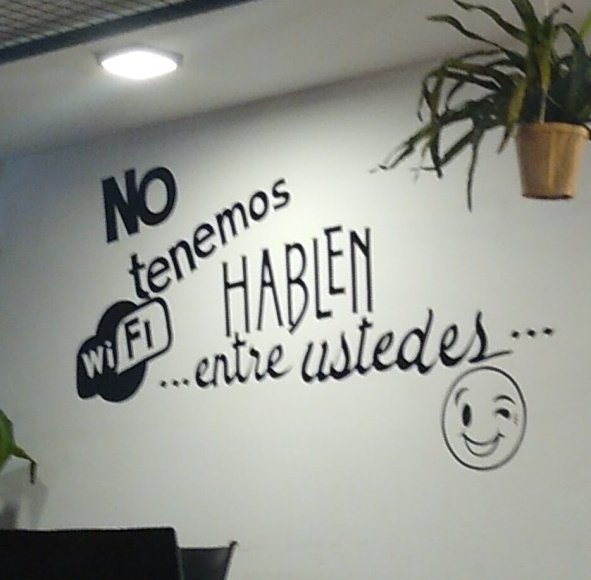 Esosa2008's tweet photo. Buena idea para excusarse de no tener wifi en el restobar 😎 https://t.co/hCxtzi0aq1