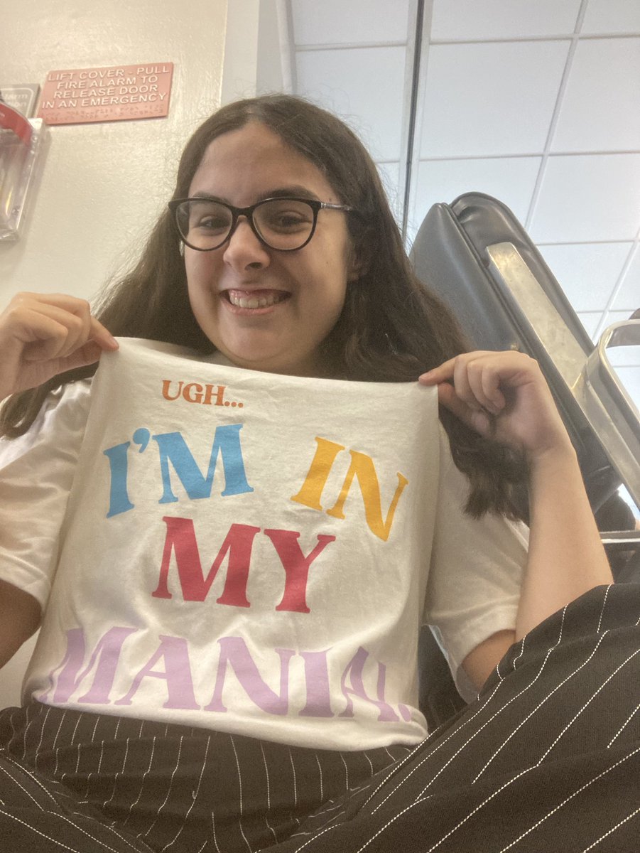 thelindseysims's tweet photo. casually sporting mr. spencer sutherland as i am waiting to board on my flight to atlanta! oh &amp; i may or may not be at the atlanta show tomorrow 👀 https://t.co/R9wNy3fiBT