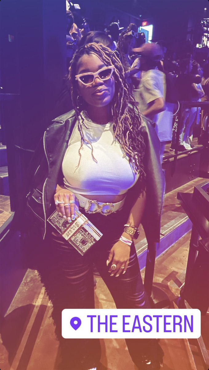 Chlöe’s older sister, Ski is in the building tonight for the #InPiecesTour in ATL!