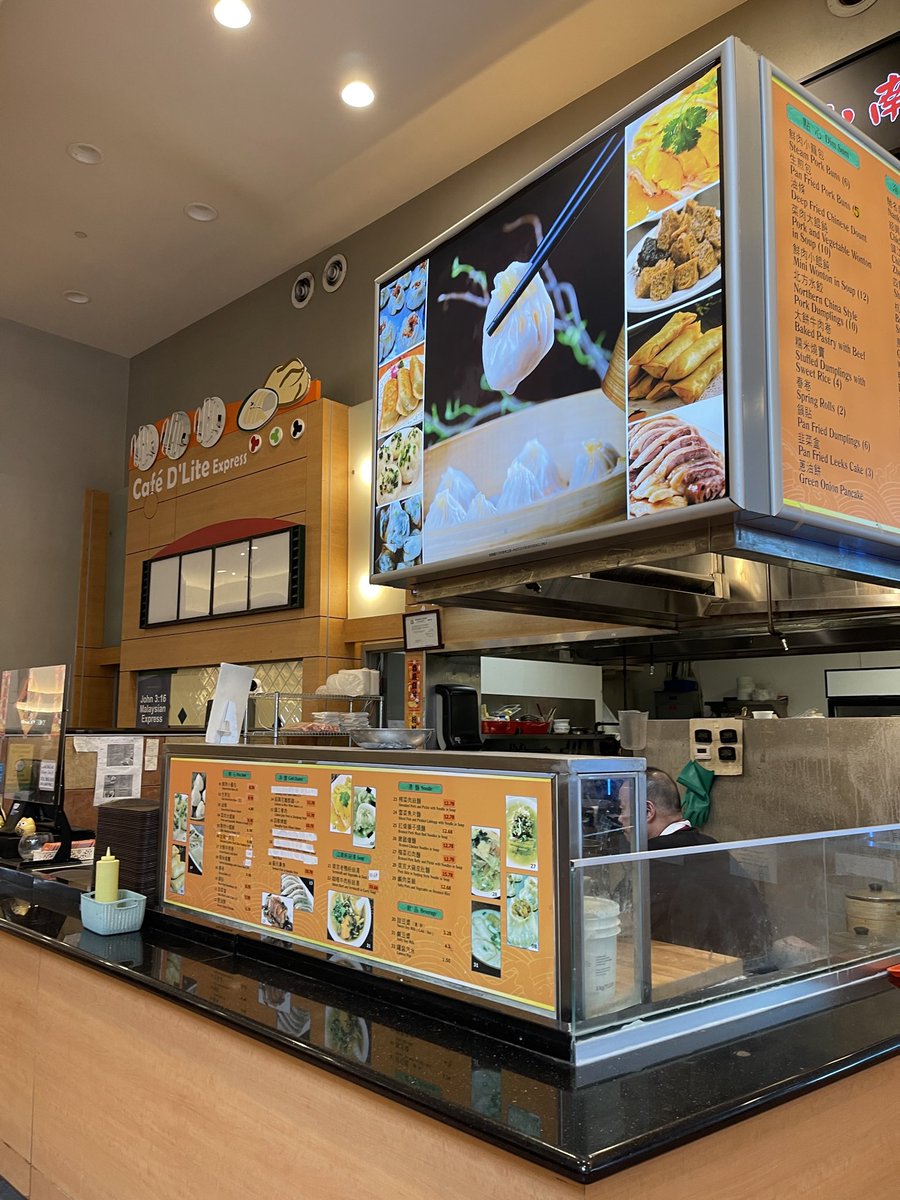 huanghebian's tweet image. 剛陪孩子去列治文的Aberdeen吃點小籠包，幾個月沒來全都漲價了，而且醋全部是摻了大量水的，估計一瓶醋兌一瓶半水，小籠包做得怎麼樣暫不說了，就這醋把水摻成這樣這副徳行，這種店一定開不久！