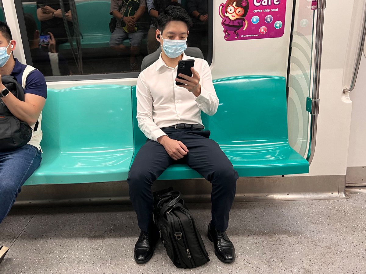 nag555dom's tweet photo. 你们要的全身照⚡️最后一张也太可爱了吧🤡(这是live定格的 不要担心他在看我🫠) https://t.co/7cUAycYdfm
