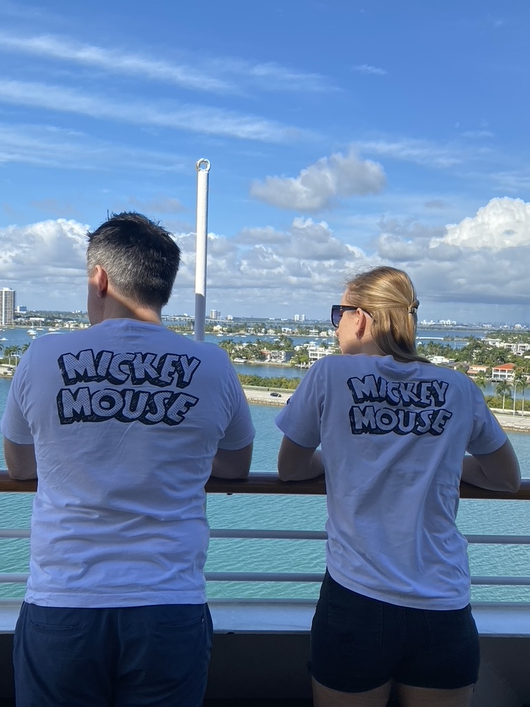 tylermcreative's tweet image. Great minds think alike, right?! 😂 My sister and I showed up to our cruise wearing the same exact shirt, and we couldn't stop laughing! 🤣  #twintelepathy #matchingshirts #sisterlove #cruiselife #fashionicons #greatminds #cruisegram #funnymoments #laughteristhebestmedicine