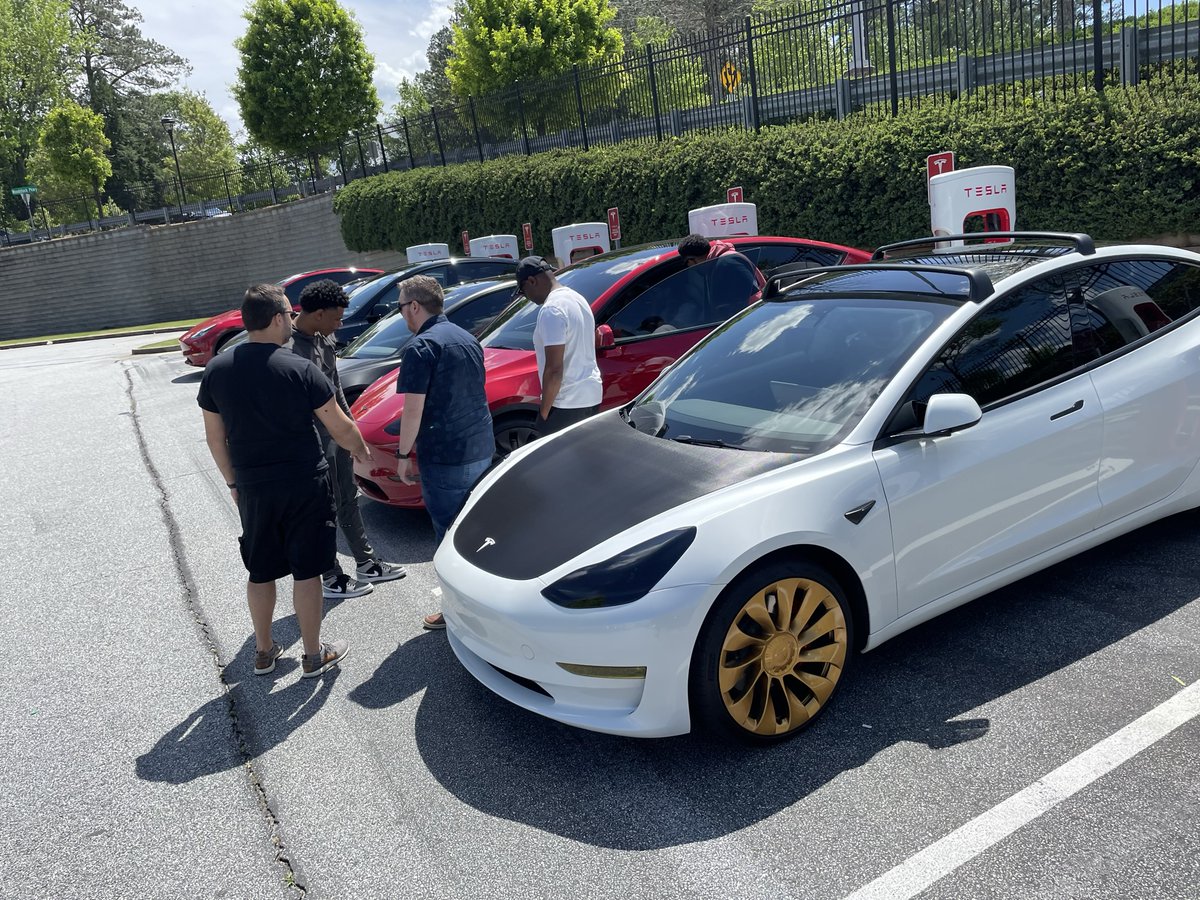 crashmattb's tweet photo. Supercharging before hitting the mountains yesterday #evheads #atl https://t.co/BJtgMFVQ83