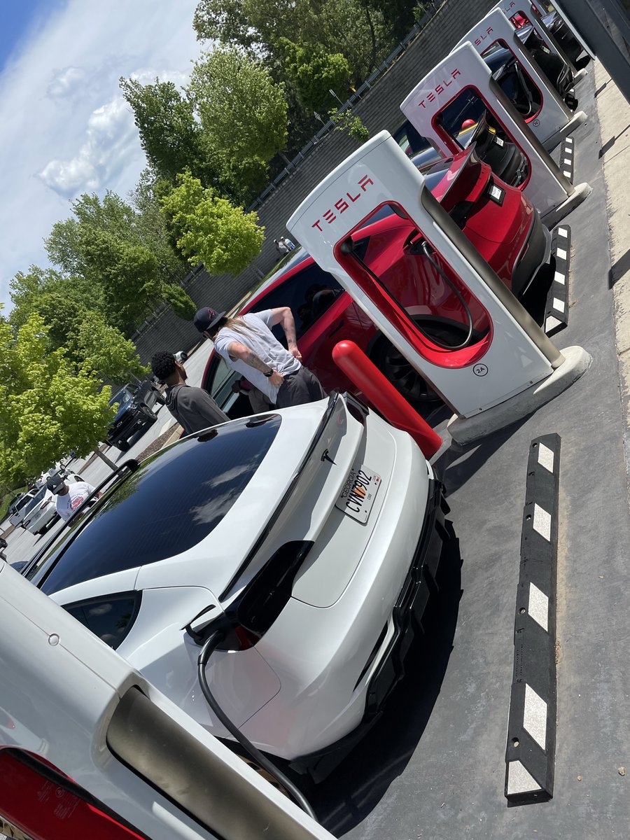 crashmattb's tweet photo. Supercharging before hitting the mountains yesterday #evheads #atl https://t.co/BJtgMFVQ83