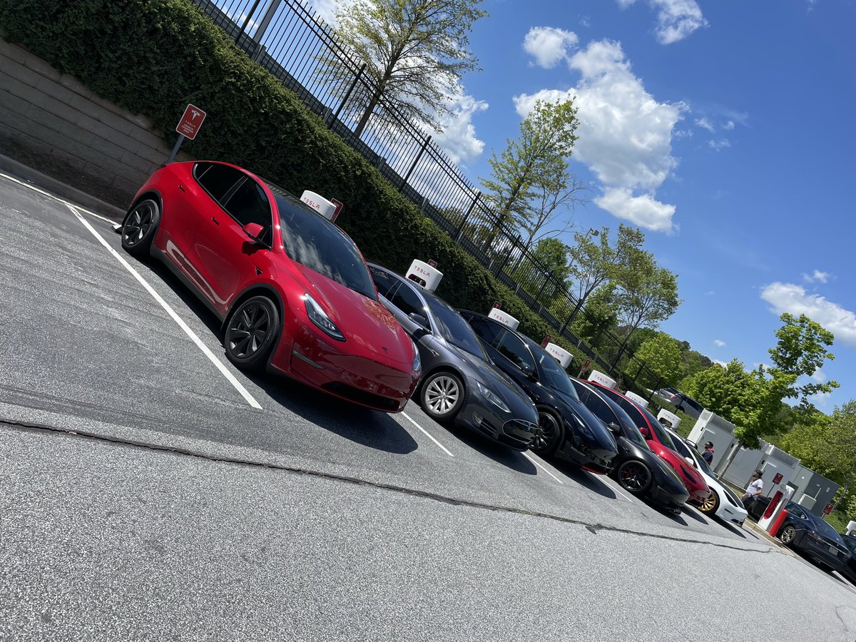 crashmattb's tweet photo. Supercharging before hitting the mountains yesterday #evheads #atl https://t.co/BJtgMFVQ83