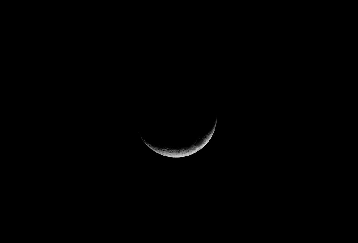 This evening's #moonset over St. Petersburg, Florida. @MoonHour321 @StormHour @NWSTampaBay @FloridianCreat1 @BN9
@NikonUSA @NikonD3200
#crescent #moon #Astrophotography