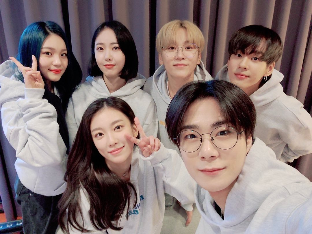 _mademydayz's tweet photo. Those memories of the time together, the years of friendship, are the most beautiful pictures in memory. 🤍 #98z https://t.co/knPFoU84nY