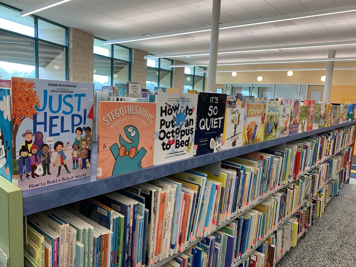 EMargritH's tweet photo. Happy #NationalLibraryWeek! While I was away from beautiful @menchacalibrary on maternity leave, I was so lucky to spend time in the San Marcos Public Library @CityofSanMarcos! Amazing space + collection, gifted + friendly staff, and awesome programming! #SanMarcosPublicLibrary https://t.co/88ryMi55gn