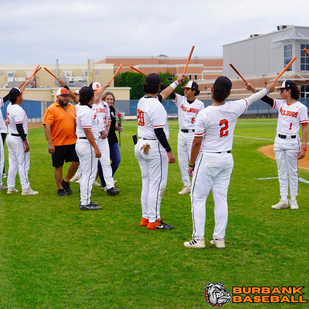 baseballburbank's tweet image. Earlier this week we recognized and celebrated our four senior student-athletes and their families. 🧡 ⚾️ 
Thank you for all of your hard work, commitment, and dedication both in the classroom &amp;amp; on the field. 👍 
Congrats to the C/O 2023! 🎓 
Once a Bulldog, always a Bulldog! 🧡