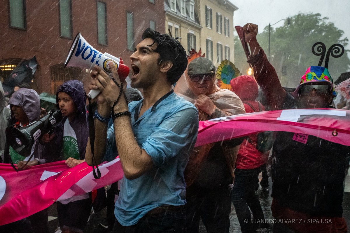 It's obvious that @itsSaadAmer brought the fury of Mother Nature to this protest. This image speaks so many words!