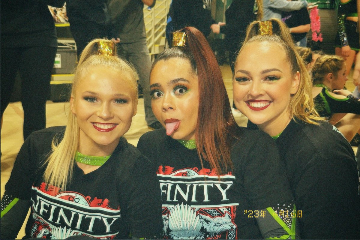 marijcar03's tweet photo. Nothing can compare to the bond we have. You 3 are my sisters for life. No matter how much we bicker like children, you guys are my best friends. Never wanted this day to come but cheers to the end of an era and the start of ur next. I love you guys with all my heart🫶🏼 https://t.co/uhucO6tKcL