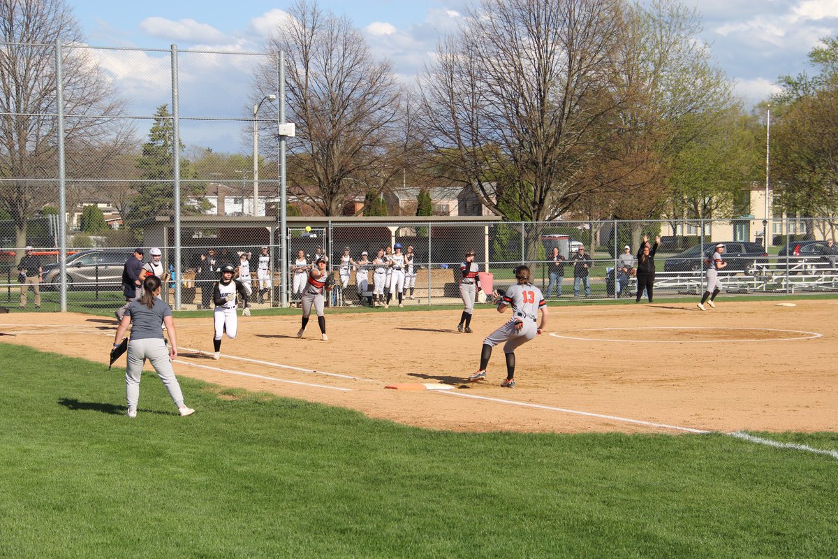 Cats earn weekend W 14-3 vs Grayslake North. <a href="/finnleyolsen/">Finnley Olsen</a> great pitching in ⭕️ 2 RBI, <a href="/mboone_2025/">Makayla Boone</a> 3hits <a href="/emilypsyho/">Emily Psyhogios #11</a> 3RBI, Lindsey Loizzo RBI <a href="/acallahan2025/">Adriana Callahan</a> great hustle 2B! <a href="/annamitchell50/">Anna Mitchell</a> RBI. Wildcat 💪🧡🖤 &amp; Proud! 👊🥎