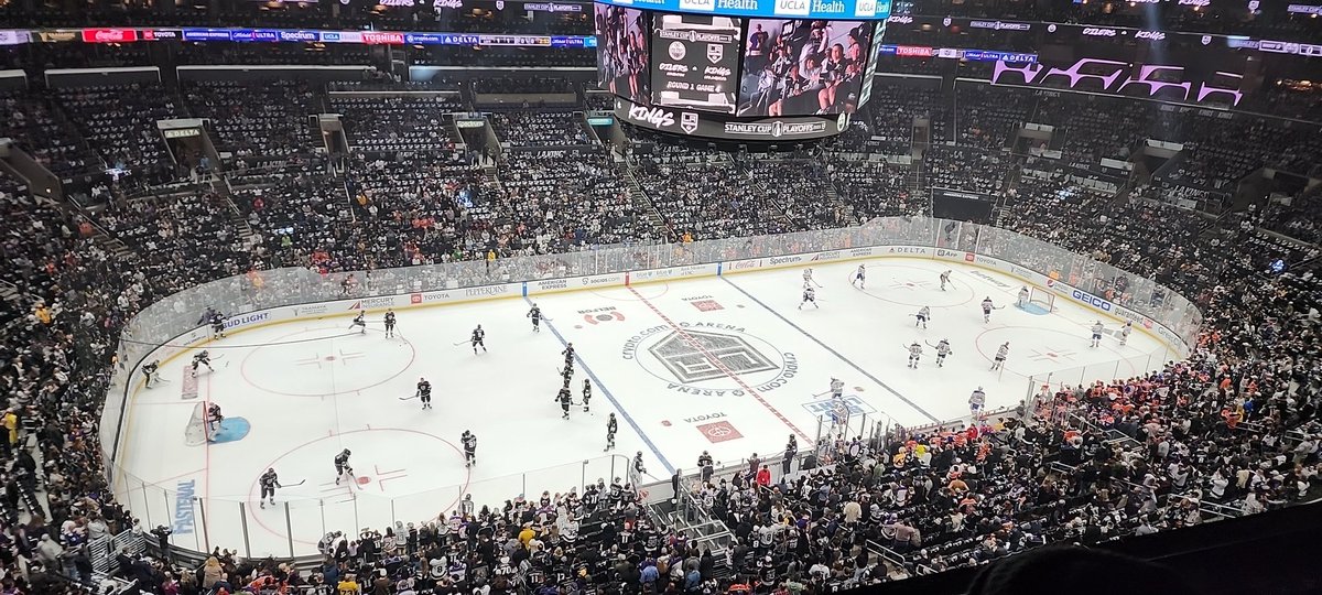SocalCubsFan's tweet photo. @Patrick_ONeal @BallySportWest Ready to drill the Oilers!!!! https://t.co/lJUnVBfSVA