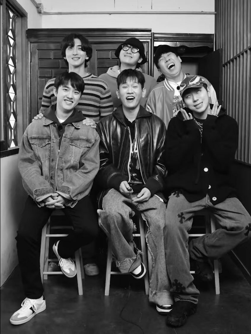 KYUNGSOO photo update with the other members of <No Math School Trip>! 🥹📸