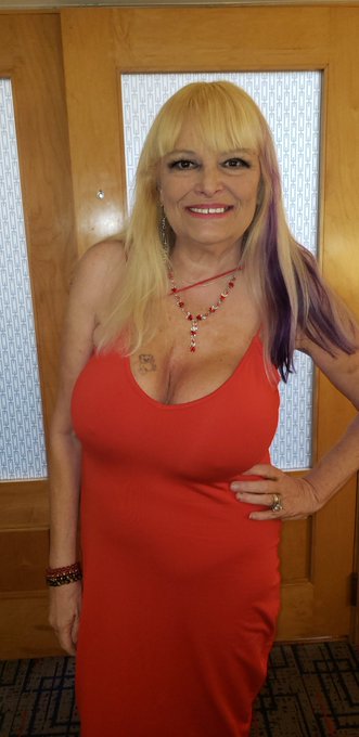 Hi from exxxotica Chicago! https://t.co/VvJXbGhGIr