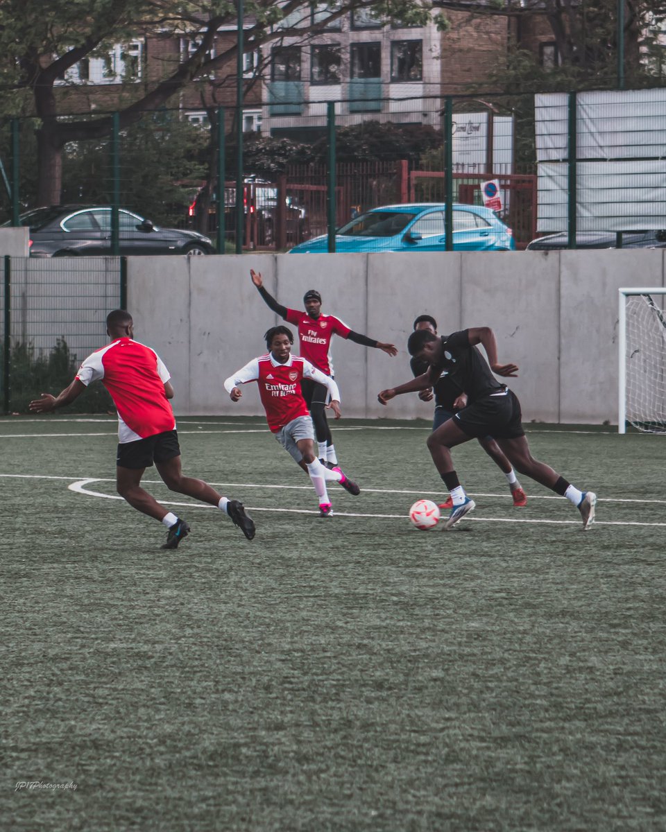 emzo🚶🏾 tweet media