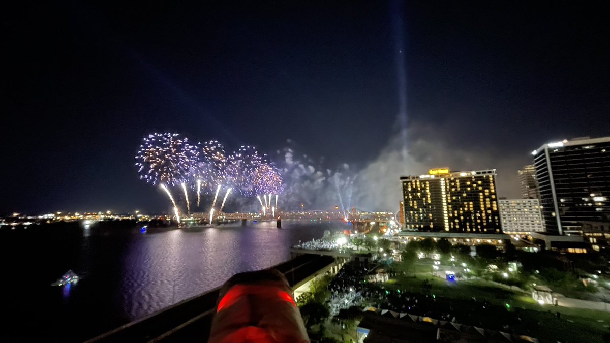 WClark_TV's tweet photo. Another #ThunderOverLouisville in the books. #WAVEThunder https://t.co/4jPompWXNO