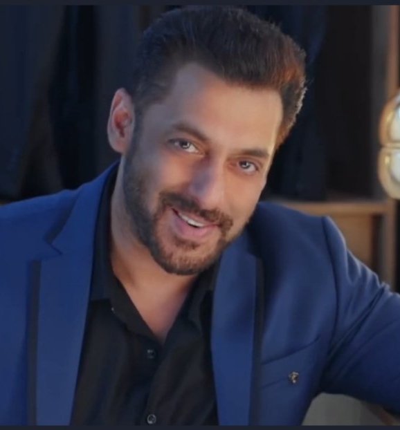 DesiNewsX's tweet photo. Scripts for new films by artist #SalmanKhan are awaiting approval to start filming
Produced by Karan Johar, directed by Vishnuvardhan
#campeones
#Kick2
#Aliabbasza
#mythrimovie
#PremKiShaadi
Southern product
#Dabbang4
#PawanPutraBhaijaan
Which movie will he choose https://t.co/WKsRd3shBU