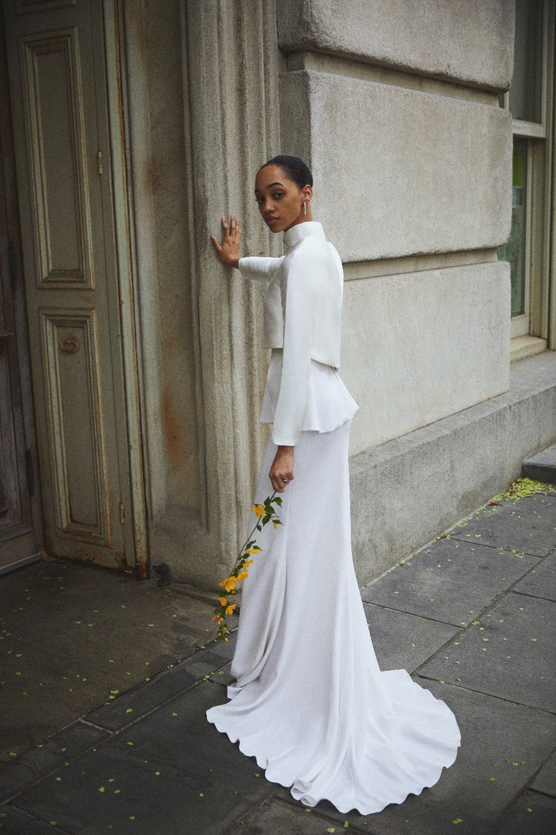 scorcesa's tweet photo. Nothing says modern bride like a chic, city-inspired wedding look! 

The Clara blouse is ultra versatile, and can be paired with a set of trousers or trumpet skirt. 

Explore the collection via the link in bio. 

#Scorcesa 
#ModernBride 
#WeddingInspiration 
#CityWedding https://t.co/9E5Zb0zRgm