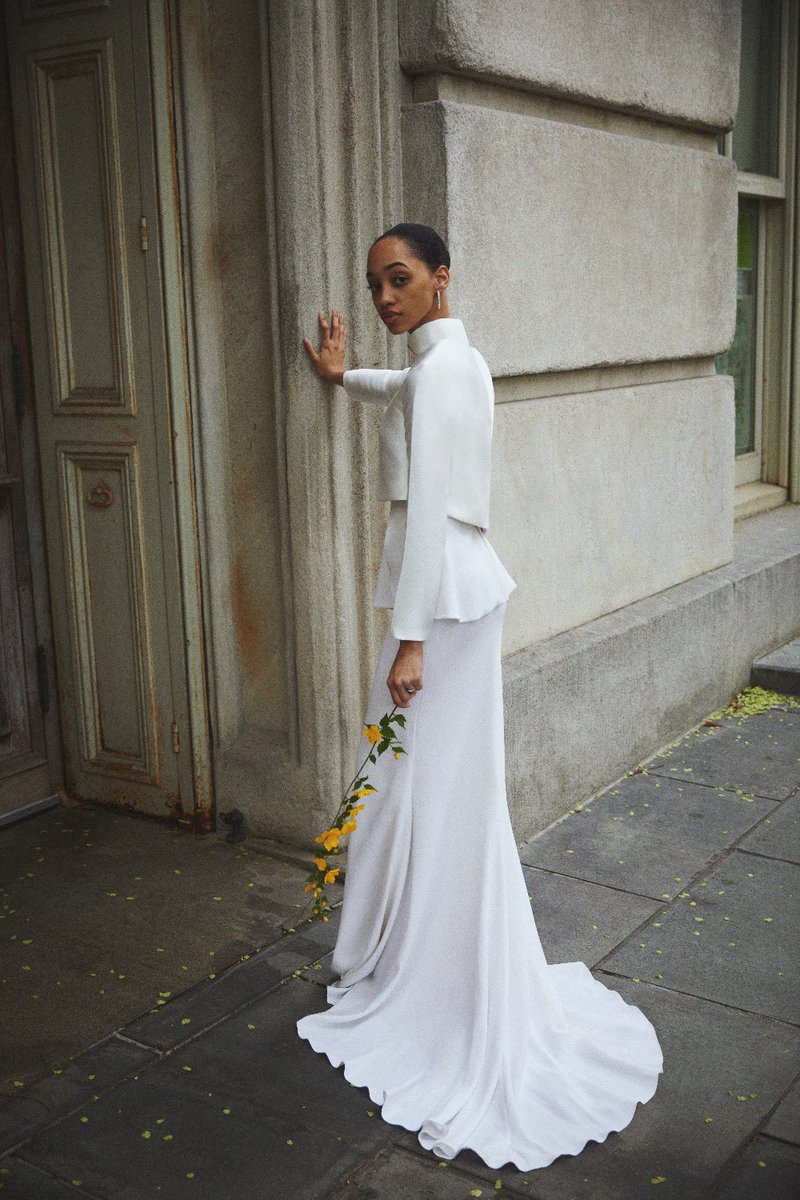 Nothing says modern bride like a chic, city-inspired wedding look! 

The Clara blouse is ultra versatile, and can be paired with a set of trousers or trumpet skirt. 

Explore the collection via the link in bio. 

#Scorcesa 
#ModernBride 
#WeddingInspiration 
#CityWedding