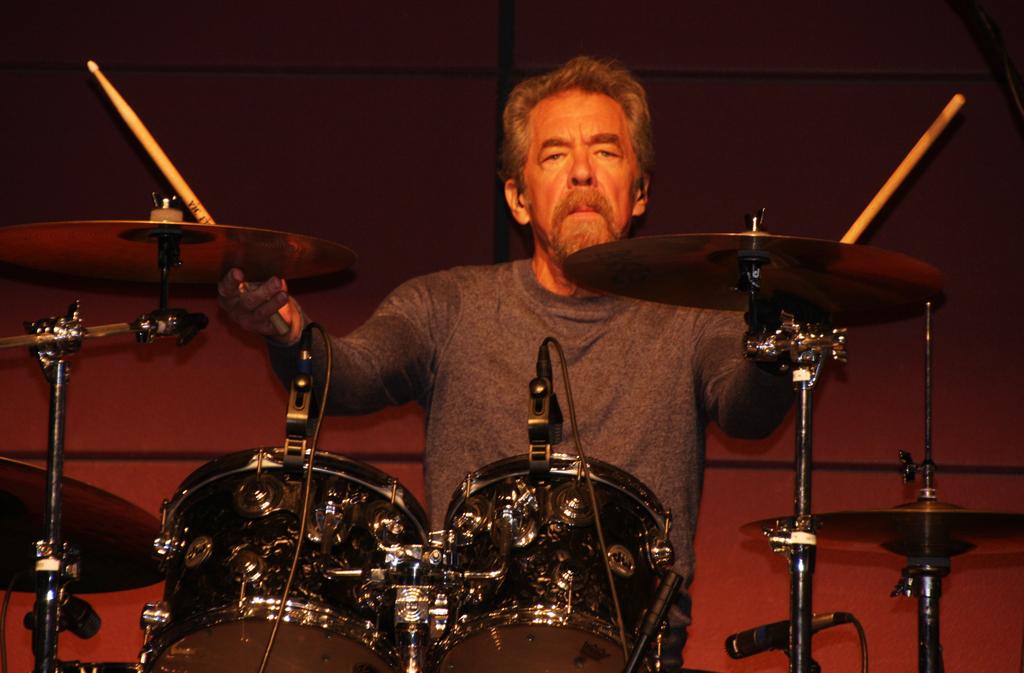 Happy 78th birthday to the drummer of Creedence Clearwater Revival, Doug Clifford 