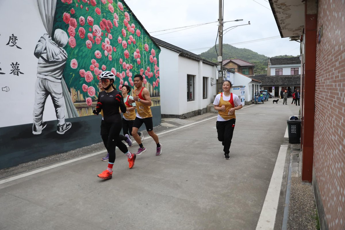 jiangyi0708's tweet photo. Today the route takes runners past through Yinzhou District, where modern buildings, riverside parks, and museums are along the way. Share pics of event moments &amp; #HelloNingbo #AsianGamesUpClose with us.
Photos by Ningbo Evening News https://t.co/KY3pVtIQuf