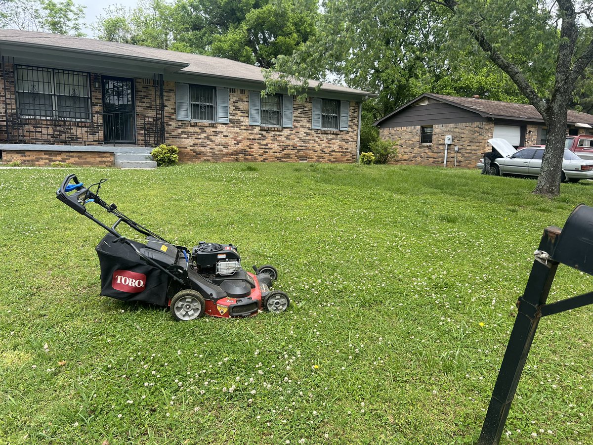iamrodneysmith's tweet photo. This evening I had the honor of mowing Mr.Robersons lawn. He’s a air force veteran . Thank you sir for your service and sacrifice . Making a difference one lawn at a time . https://t.co/pYGFdQKG63