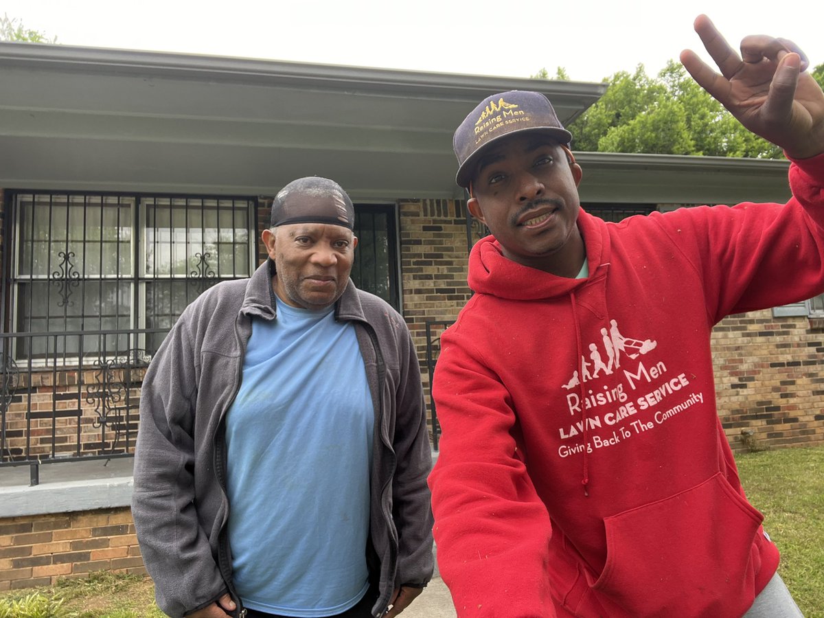 iamrodneysmith's tweet photo. This evening I had the honor of mowing Mr.Robersons lawn. He’s a air force veteran . Thank you sir for your service and sacrifice . Making a difference one lawn at a time . https://t.co/pYGFdQKG63
