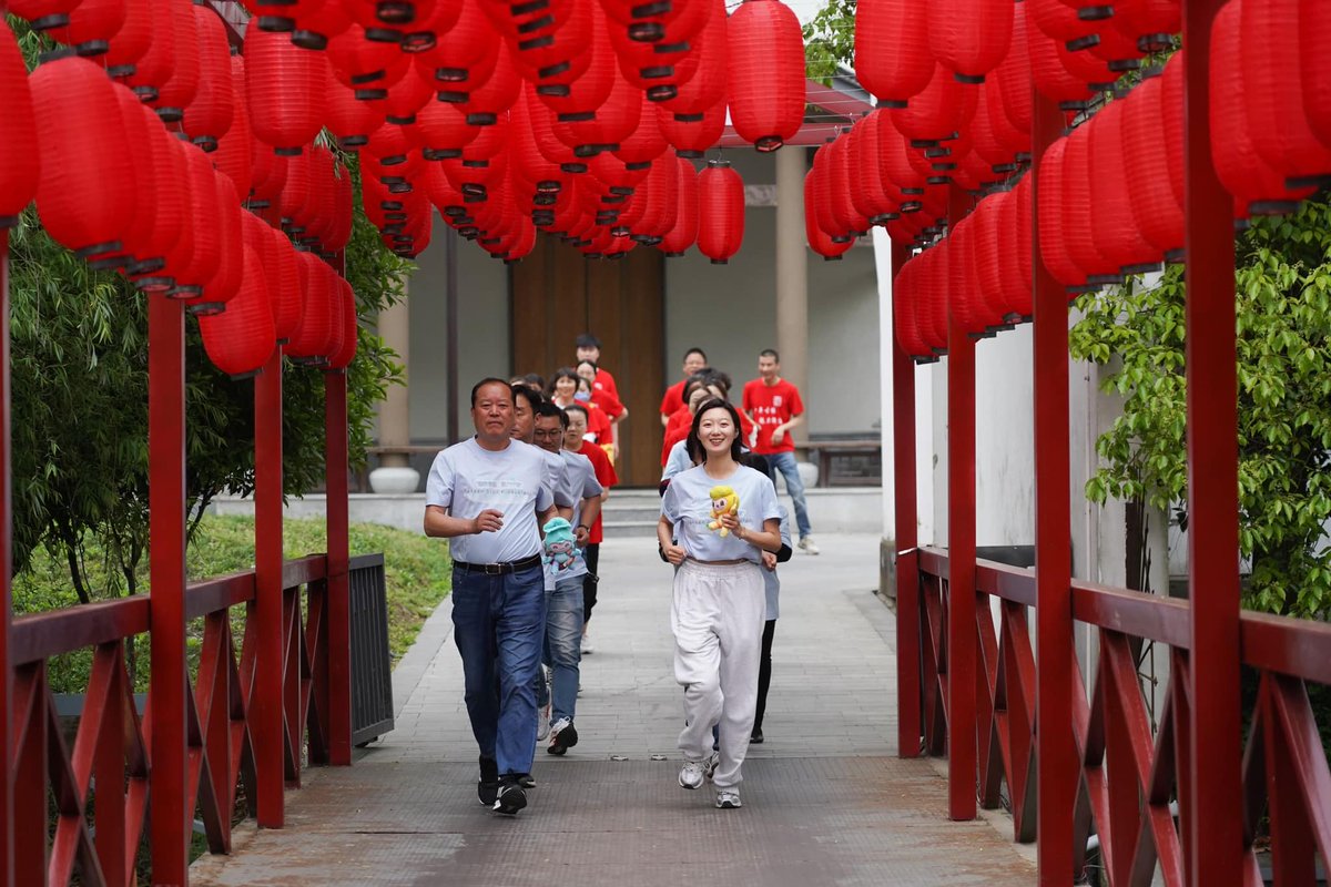 jiangyi0708's tweet photo. It is Day 4 of the relay race. More Asian Games elements are displayed along the pitstops acrosBeilun&amp;Zhenhai District. Intangible cultural heritages like farmers' paintings, historical dwellings, and stunning natural views can be spotted. #HelloNingbo #AsianGamesUpClose with us. https://t.co/jFoTeWCmWM