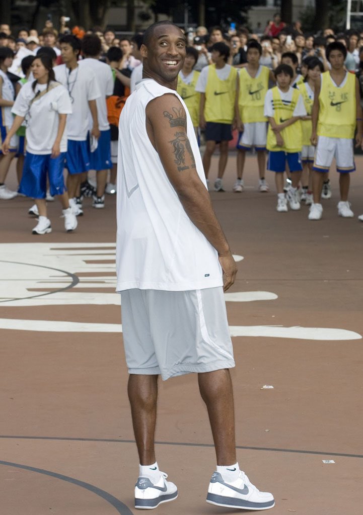 raresapp's tweet photo. During #kobe’s time with Nike there were many unique, personalized iterations of its classic shoes and gifted them to Kobe and his immediate friends and family. Most notably among them, the Nike Air Force 1 Low. https://t.co/gPcHlO1uDM