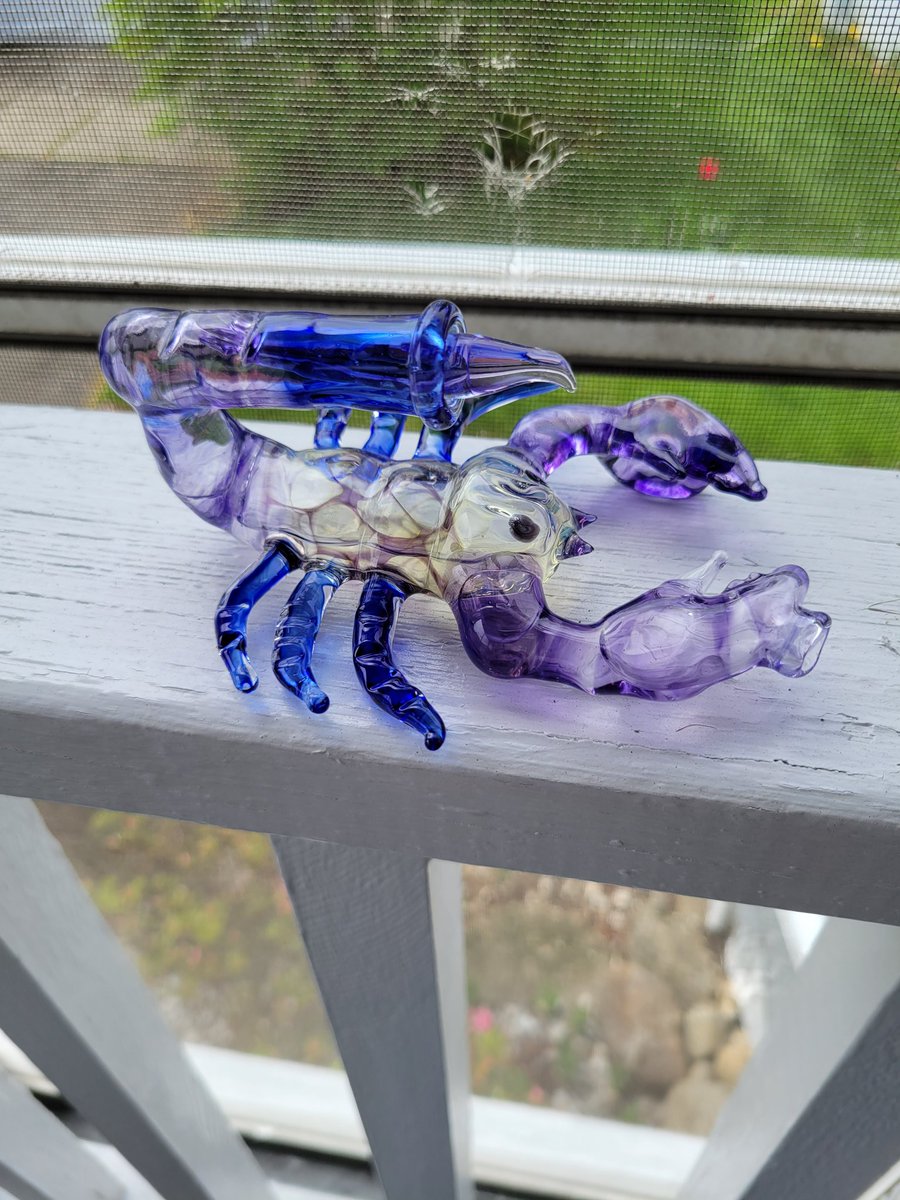 FreewaysGlass's tweet photo. Scorpion pendant rig number 1 is up for auction right now on my insta @freewaysart #Scorpion #bluescorpion #pendant #microrig #scorpionpendant #glassart #scorpionart #pendantrig #glasspendant https://t.co/68fa0MIW98