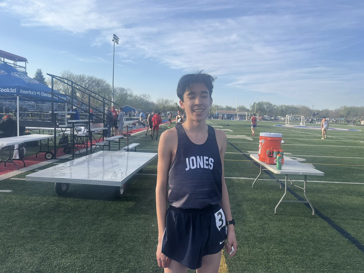 ChiJonesXCTF's tweet photo. Improvement!! Tomas Hadden joined the team in January of 2022 with no prior running experience. He started with a hard pace being around 15min per mile. His first race was a 600m where he ran 2:27 which is paced for 13:04 for 3200. On Friday he ran 12:30 for 3200! https://t.co/AYIaWJc1pW