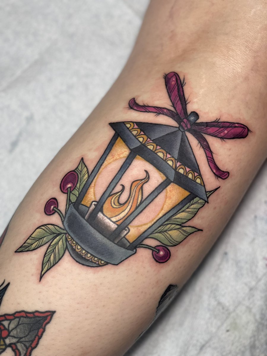 allyptattoos's tweet photo. Literally SO freaking proud of this piece I did on Saturday 🎀✨ https://t.co/V0cBfKOZml