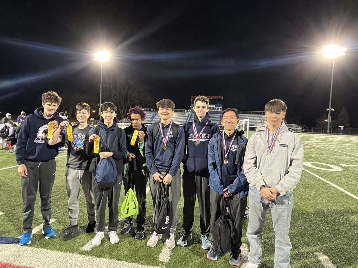 ChiJonesXCTF's tweet photo. Congrats to our medal winners from Glenbard South! 

4x800 V (1st) - DeSantis, Leonard, Reyes, Ostry

4x800 F/S (4th) - Mussatt, Harrison, Martinez, Ward

3200 F/S (4th) - Tomas Hadden

110H V (4th) - Cam Toerne

400m V (2nd) - Matt DeSantis https://t.co/NXNwQJt68g