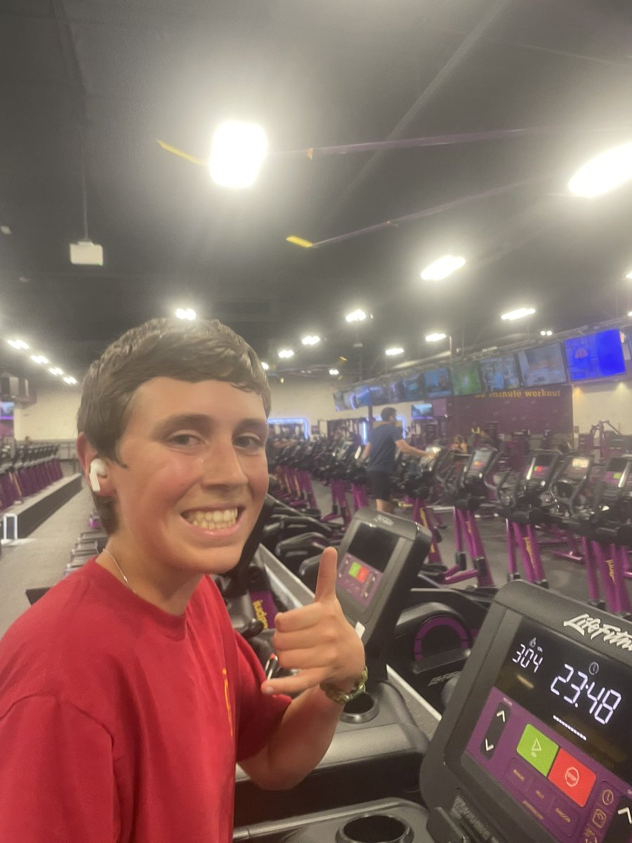 TuckerDaleBooth's tweet photo. COMEBACK SZN
Had a very special guest grindin with me this afternoon
The Mini Champ ran 2.20 Miles in 25:00
& I made it
3 Miles in 23:39
🏃♂️🔥💦💦💦
#TeamBooth
@PlanetFitness https://t.co/IpNqj9IcfW