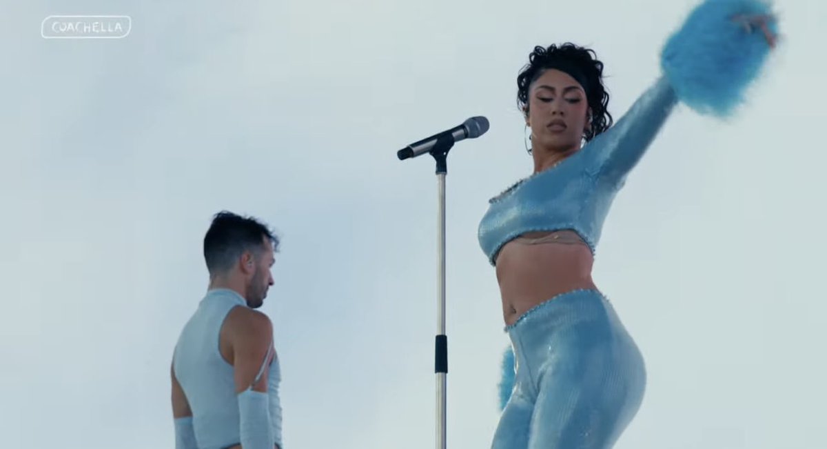 LaUnicaUpdates's tweet photo. kali uchis performing at weekend 2 of coachella! #KUCHICHELLA #RMIV https://t.co/mVmzYdKHwM