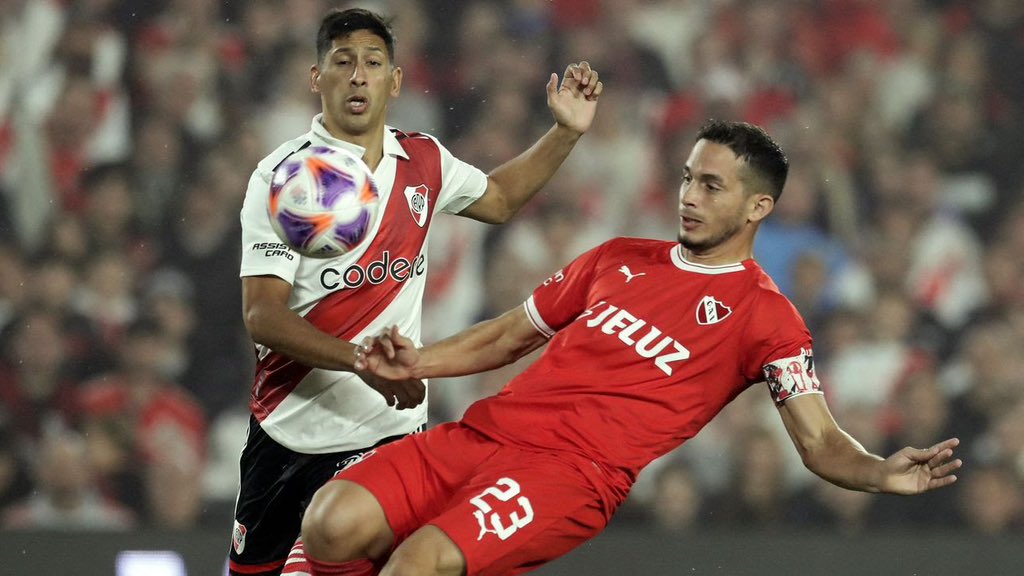 Mati_Martinez's tweet photo. 🔴 #River apabulló futbolísticamente a #Independiente . Lo dominó de principio a fin. Le ganó 2-0 y le hizo precio.

Sin medio, sin defensa, sin nada rescatable el Rojo. Otro retrato del mal plantel que se armó. 

📌12 sin ganar y está a 3 del peor record en la historia (2012). https://t.co/1WtVdYOOoA
