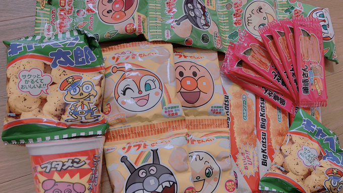 お菓子もありがとうねえ😭蒲焼きさん太郎好き過ぎて昨日30枚食べちゃったから助かる 