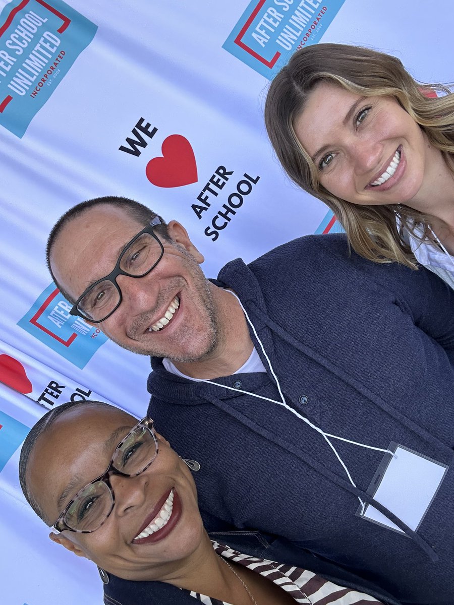 PrezHands's tweet image. last week, @sdmesacollege hosted the 1st Future Educator Summit, a collab among SD County CCs, 4yrs &amp;amp;  TK-12 schools seeking to 🆙 visibility &amp;amp; awareness of educator pathways for middle/high school, undergrad &amp;amp; grad students. #sparkingflames #creatingpaths #preparingourfuture