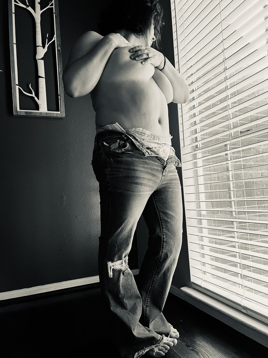 dpr_gurl's tweet photo. Couldn't zip my pants with this super wet diaper so I took some fancy pictures... https://t.co/YjtTEy2V9x