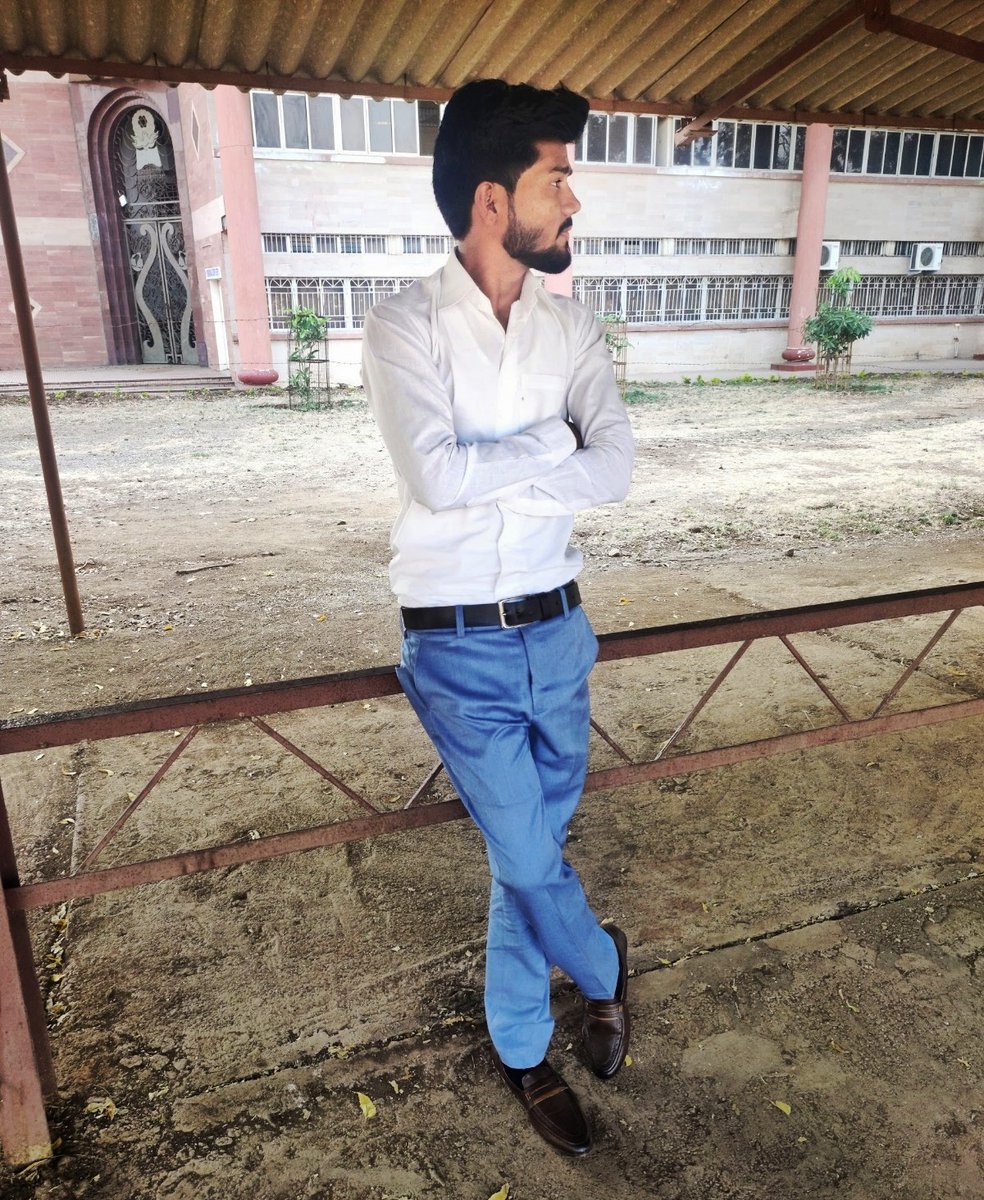 kailassuryawan's tweet photo. #white
😎
#CollegeTime https://t.co/6oRvPyxA8Y