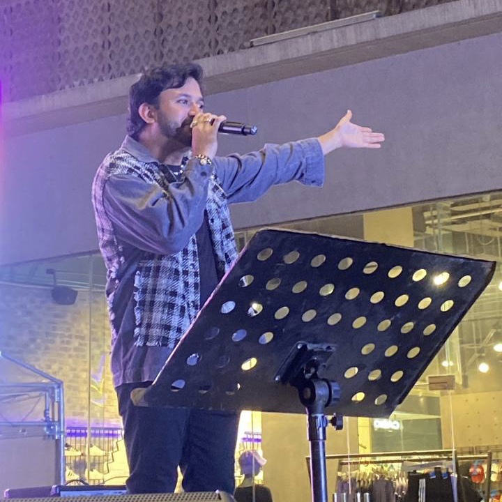 tarsierrecords's tweet photo. In case you missed it!
@zionaguirre03 performing at #TheCompanY Mall Show for @thecompanysing's GITNA album tour!🧡
📍 Ayala Malls Vertis North Activity Center
🗓April 23, 2023
#TheCompanYMallShow
#ZionAguirre #GITNA https://t.co/GOr30IczGj
