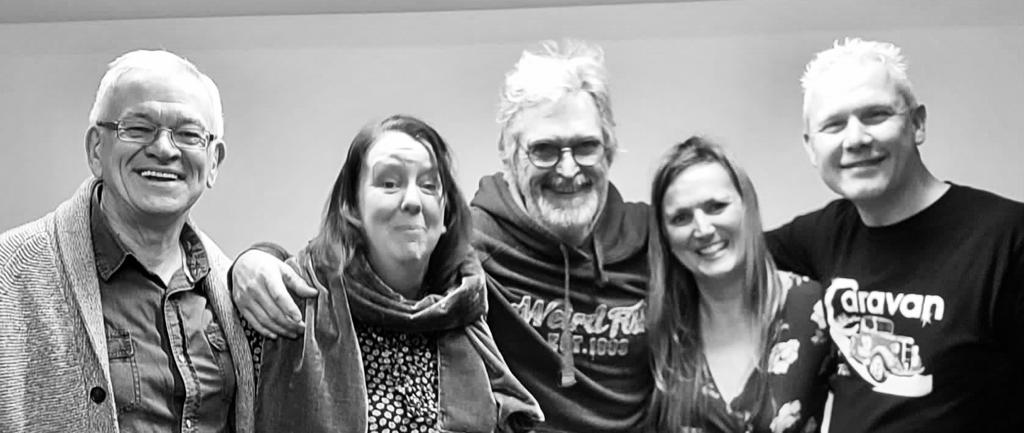 BroadMillStream's tweet image. Come and join us on the 4th May in Stourbridge for our own blend of folk rock.
You will hear lots of Fairport , Steeleye, Strawbs and Lindisfarne all mixed up with some ELO , Prince right through to The Waterboys and Richard Thompson. 
#stourbridge, #folk , #folkmusic , #folkrock