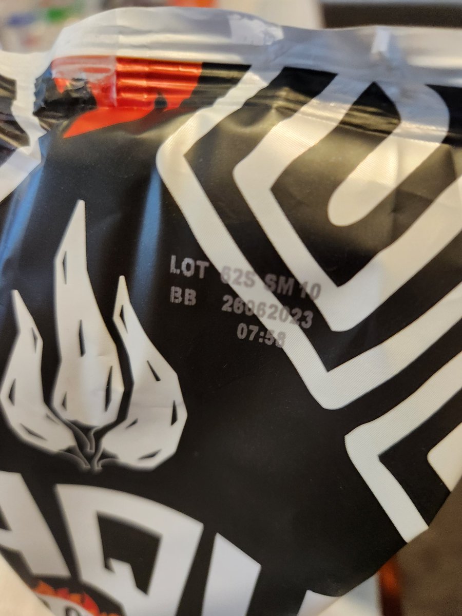 AlphaDrake's tweet photo. @paquichips did you have a batch of chips not cooked long enough or something? The chips in this bag are kinda chewy, almost stale, but haven't expired yet. https://t.co/j6f7rmuc2p